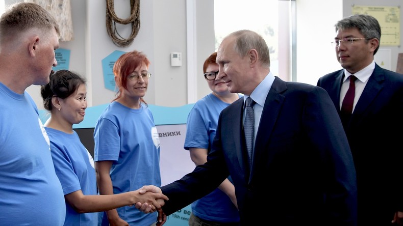 Putin deutet erstmals Kandidatur bei Präsidentschaftswahl 2018 an