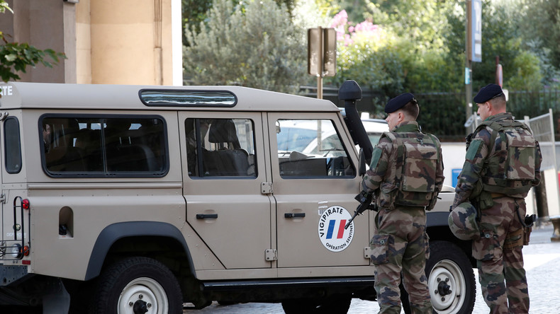 Paris: Auto rast in Gruppe von Soldaten - mindestens sechs Verletzte - LIVE
