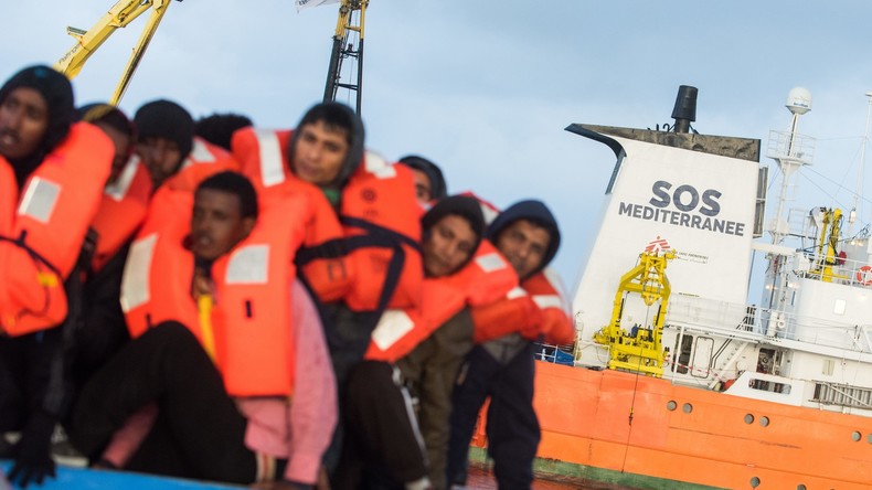 Hilfsorganisation Oxfam mahnt: "Lasst die Flüchtlinge durch"