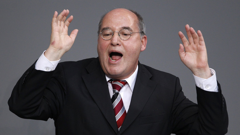 Gregor Gysi macht Wahlkampf am FKK-Strand - mag sich aber nicht mehr ausziehen
