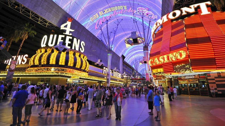 Ferien in Las Vegas: Tourist setzt drei Dollar bei Automatenspiel und gewinnt 11,8 Millionen