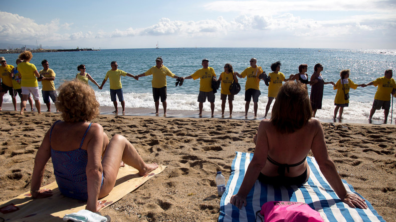 Aus Protest gegen den Massentourismus: Spanier verhindern Sprung ins kühle Nass