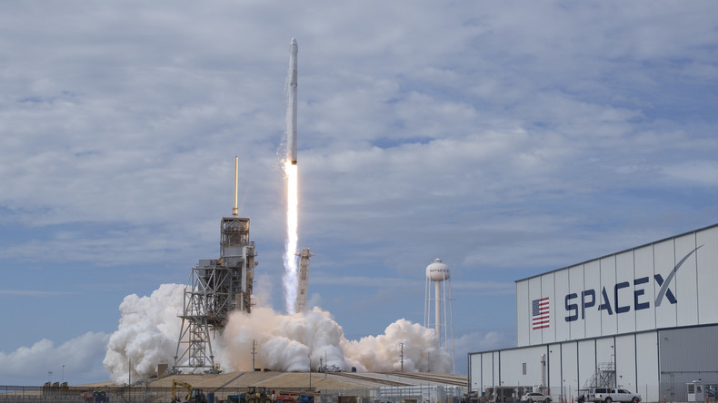 Raumfrachter "Dragon" zur ISS gestartet