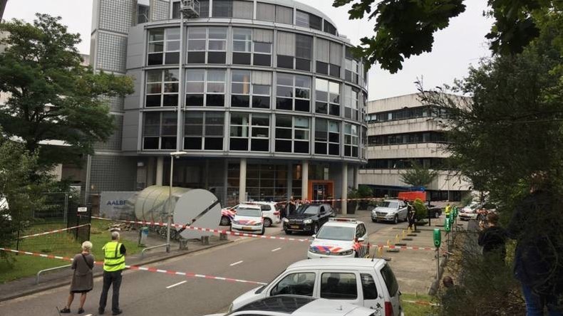 Geiselnahme beim niederländischen Radiosender – Gebäude abgeriegelt, Übertragung läuft weiter