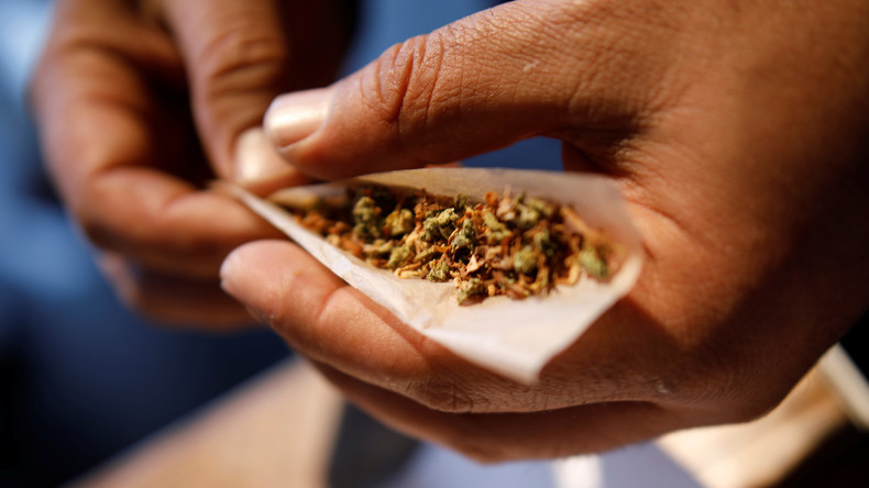 Der Versuchung verfallen: Israelischer Cannabis-Wächter beim Kiffen ertappt
