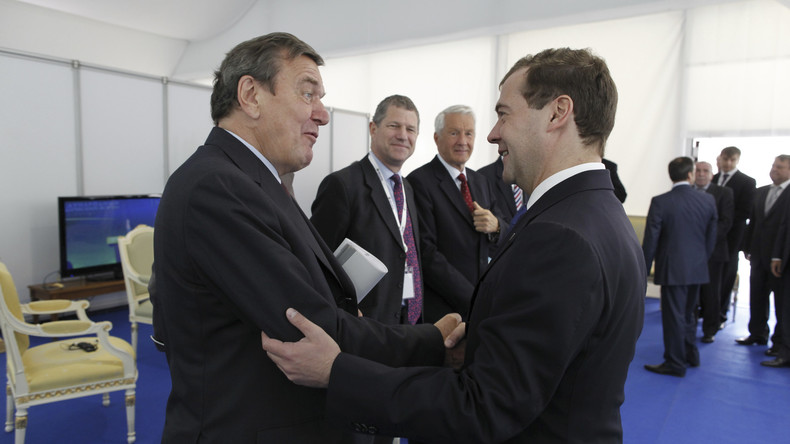 Altkanzler Schröder hält trotz Kritik aus Deutschland an Verbesserung der Russland-Beziehungen fest