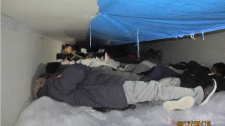 Schmuggler behandeln Migranten wie Brokkoli: US-Grenzschutz rettet Menschen aus Kühllastwagen