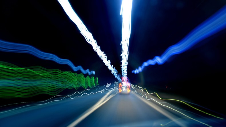 Autobahnpolizei hilft Tourist aus Dänemark bei Tunnelangstanfall