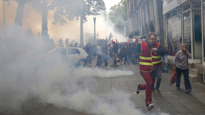 Frankreich erwartet heißen Herbst – Innenminister bestellt Tränengas für 22 Millionen Euro