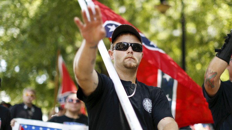 Neuste Verschwörungstheorie aus den USA: Russland unterstützt amerikanische Neonazis
