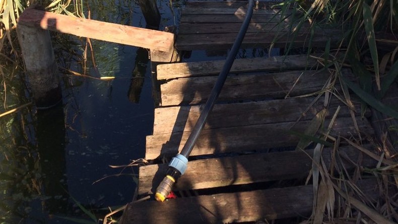 Ukrainische Grenzsoldaten entdecken illegale Unterwasser-Alkohol-Pipeline