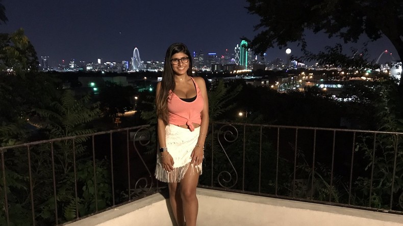 IS-Kämpfer wollen Pornodarstellerin Mia Khalifa wegen Hidschab-Schändung köpfen