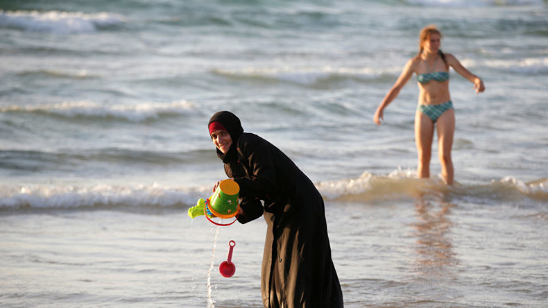 Burkini-Debatte in Tschechien: Präsident Zeman hält einige Frauen für verhüllungsbedürftig