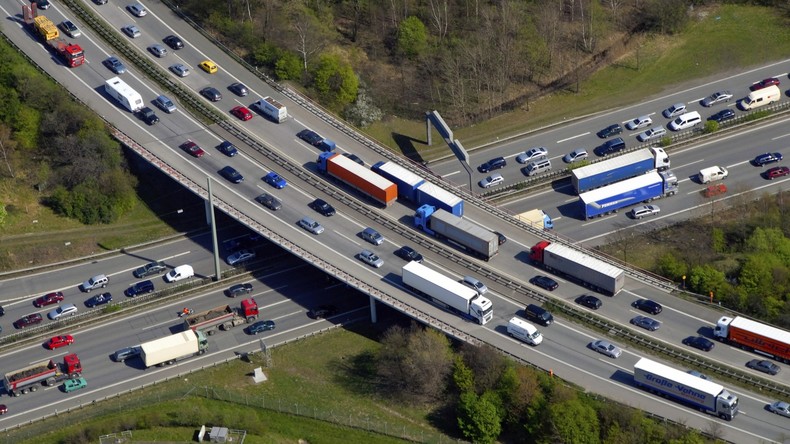 Der große Autobahnbetrug: Wie Politik und Finanzwirtschaft die Steuerzahler abzocken
