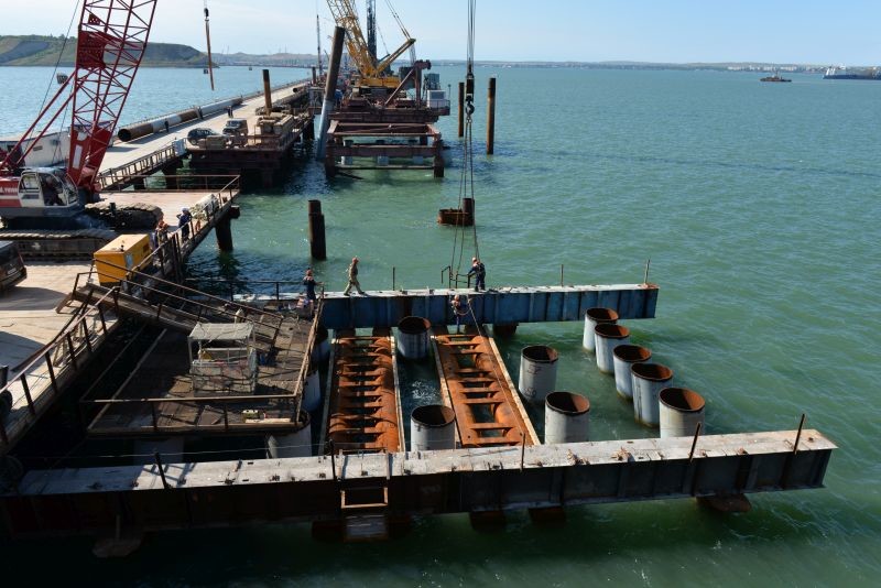 Reportage: Landverbindung nach Russland - Ein Brücke gibt den Menschen auf der Krim Hoffnung