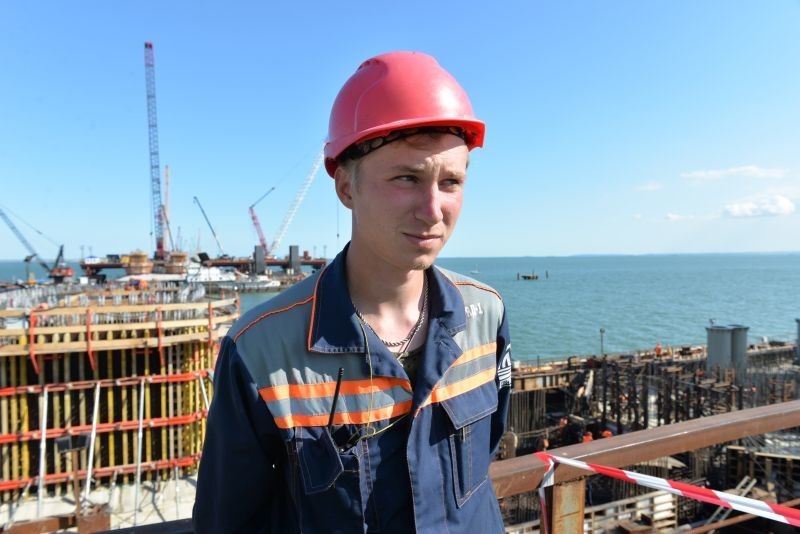Reportage: Landverbindung nach Russland - Ein Brücke gibt den Menschen auf der Krim Hoffnung