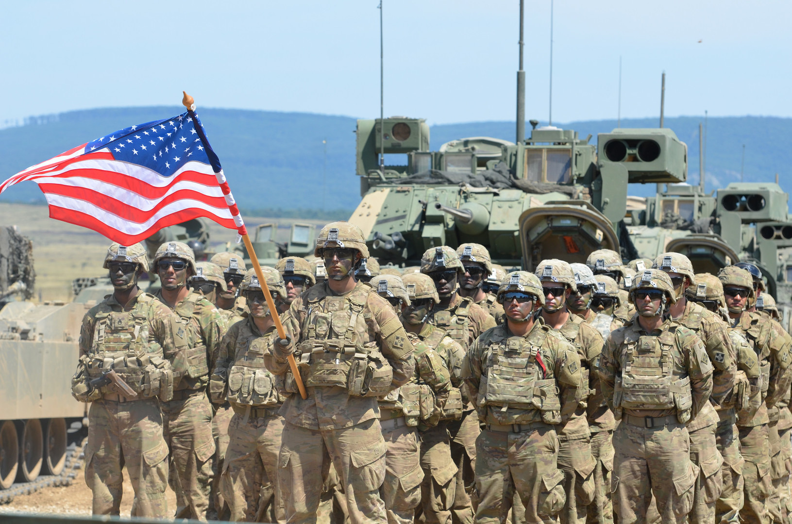 NATO im Kaukasus: US-Panzer und Bundeswehrsoldaten auf dem Weg nach Georgien