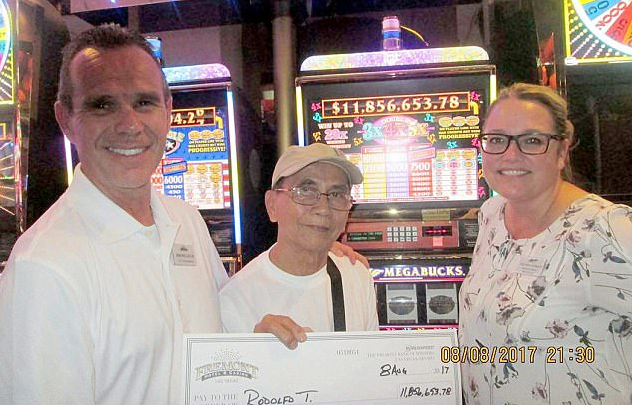 Ferien in Las Vegas: Tourist setzt drei Dollar bei Automatenspiel und gewinnt 11,8 Millionen