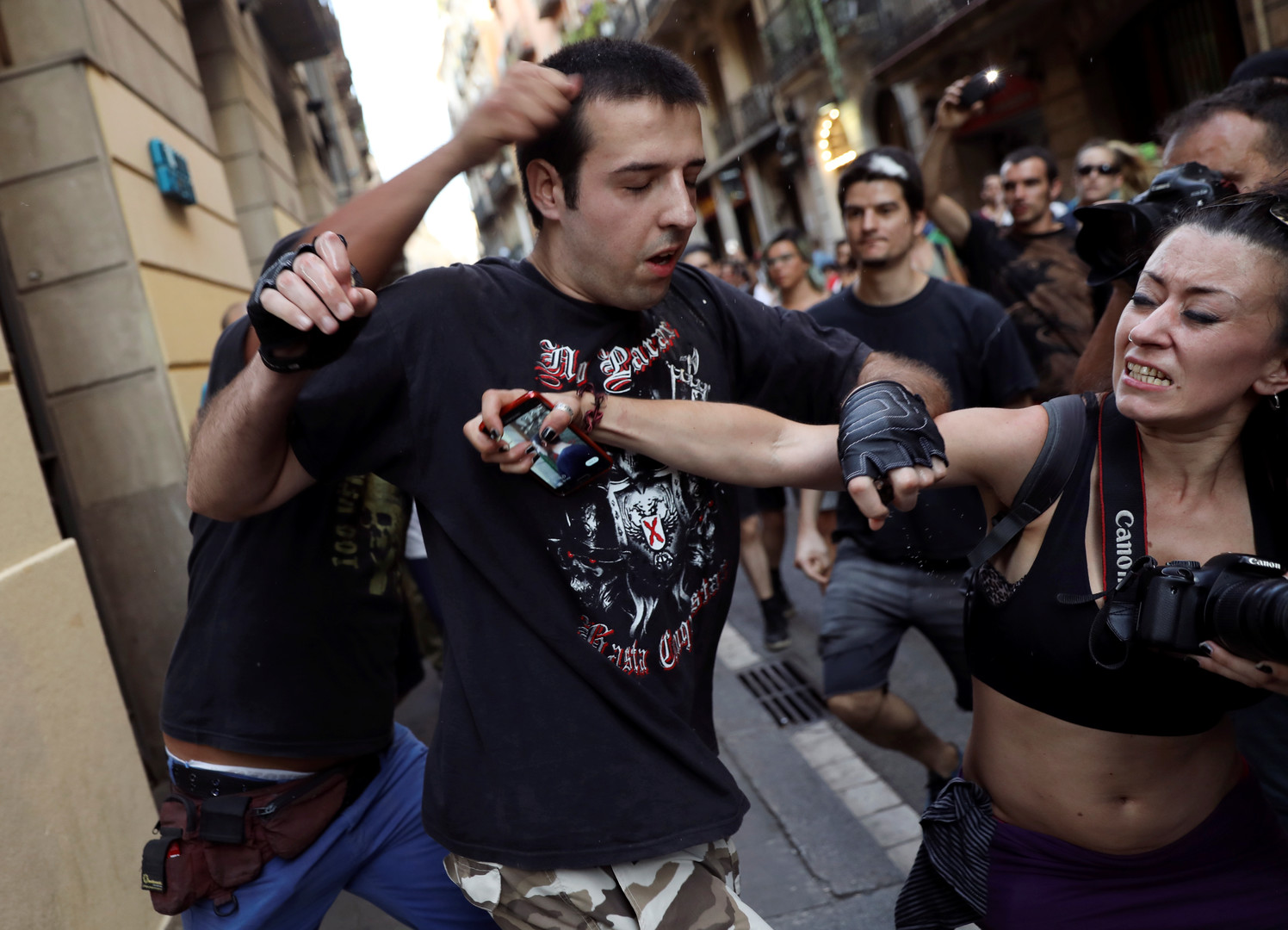Panik durch Auseinandersetzungen zwischen Rechten und Linken in Barcelona