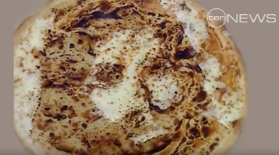 Die Pizza sei mit Dir: Christus auf Pizzabelag und Telefonmast erschienen