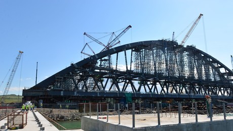 Reportage: Landverbindung nach Russland - Ein Brücke gibt den Menschen auf der Krim Hoffnung
