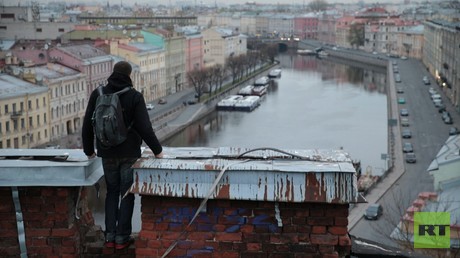 Einmal in Russland: Der Roofer aus der Metropole - Sankt Petersburg aus der Vogelperspektive