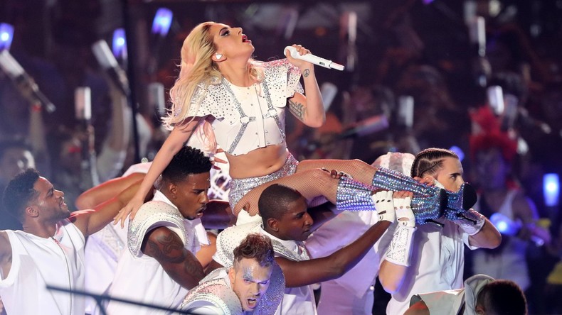 Show must go on: Lady Gaga sagt wegen Krankheit Konzert ab und schickt Fans Pizza