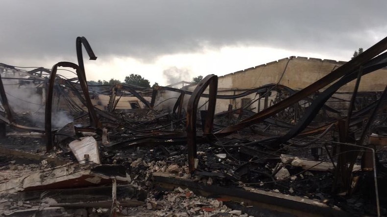 Großbrand In Löhne Zerstört Lagerhalle Mit Betten Und