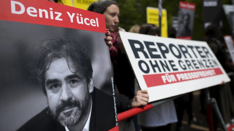 Journalisten fordern sofortige Freilassung von Deniz Yücel
