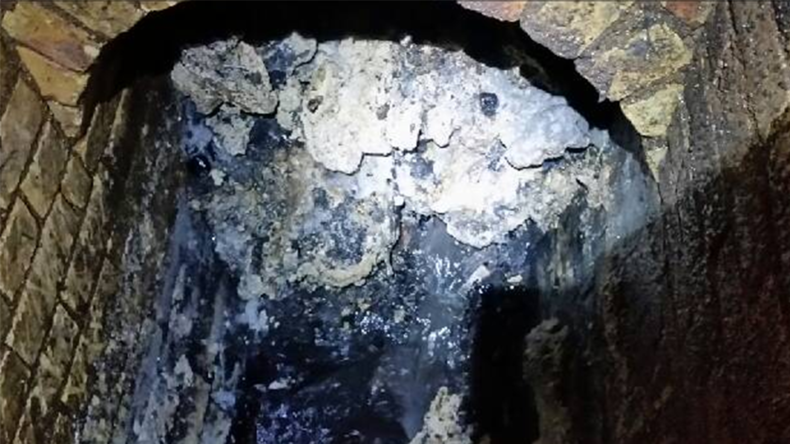 Museum kauft Stück Fettklumpen aus Londons Kanalisation
