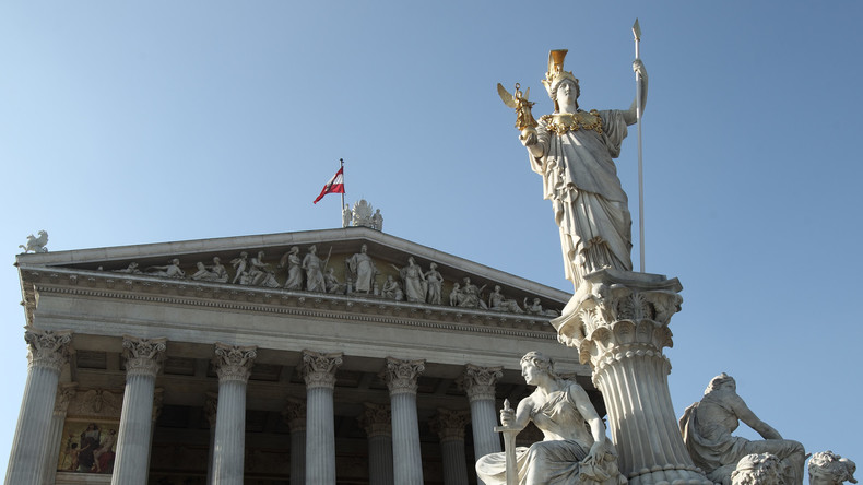 Sanierungsarbeiter entdecken NS-Bilder und Adolf-Hitler-Büsten in Österreichs Parlament