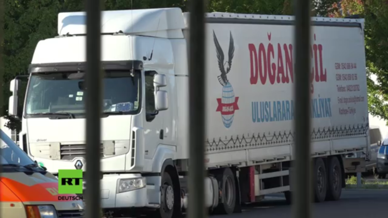 Deutschland: Die Polizei stoppt in Berlin LKW mit 51 Migranten an Bord