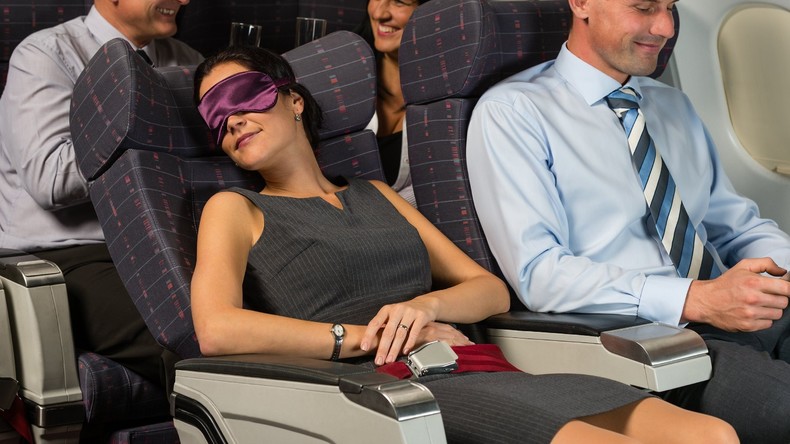 Bleiben Sie lieber wach: Schlafen im Flugzeug kann gefährlich sein