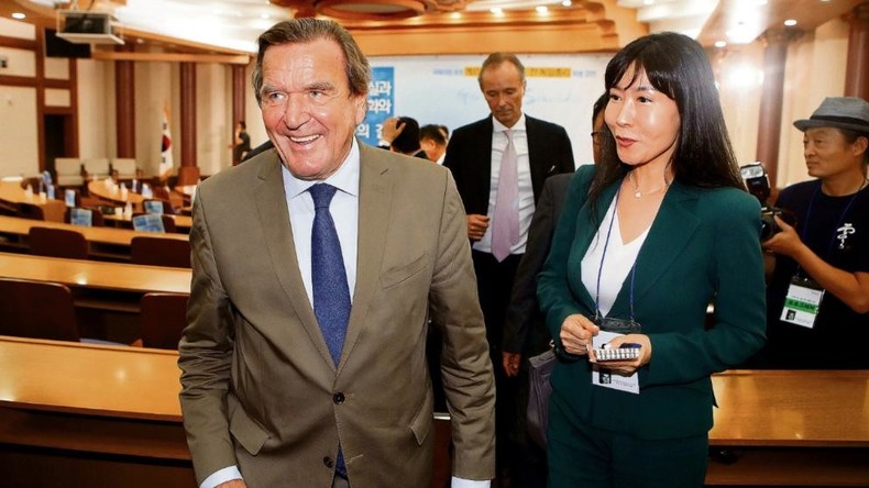 Altkanzler Gerhard Schröder findet neue Liebe in Südkorea