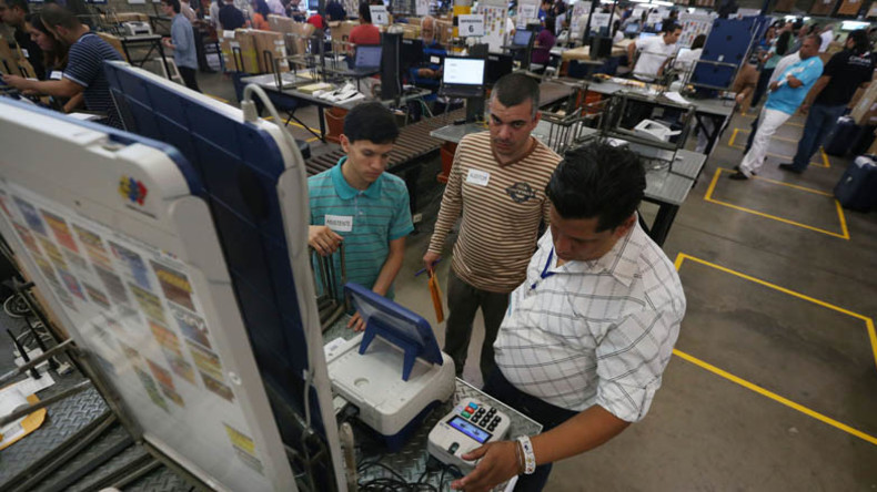 Eine "Diktatur" übt sich in Transparenz: Wie das Wahlsystem in Venezuela funktioniert