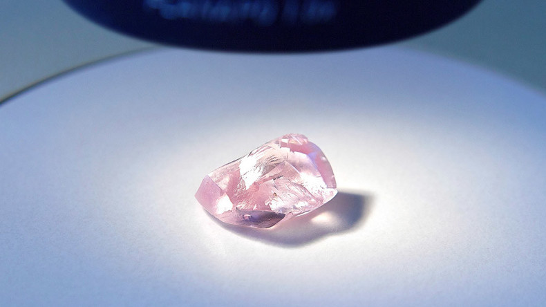 Russland: Diamantenproduzent Alrosa birgt riesigen rosa Diamanten