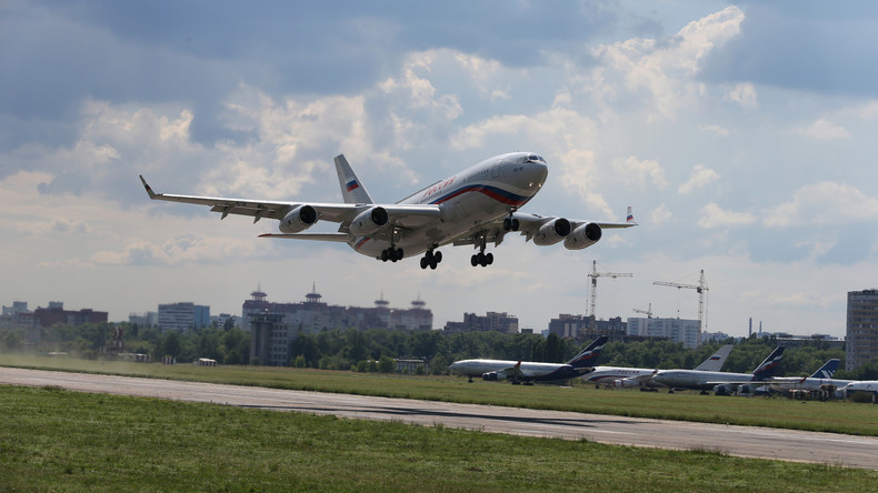Russisch-chinesischer Passagierjet tritt gegen Boeing und Airbus auf