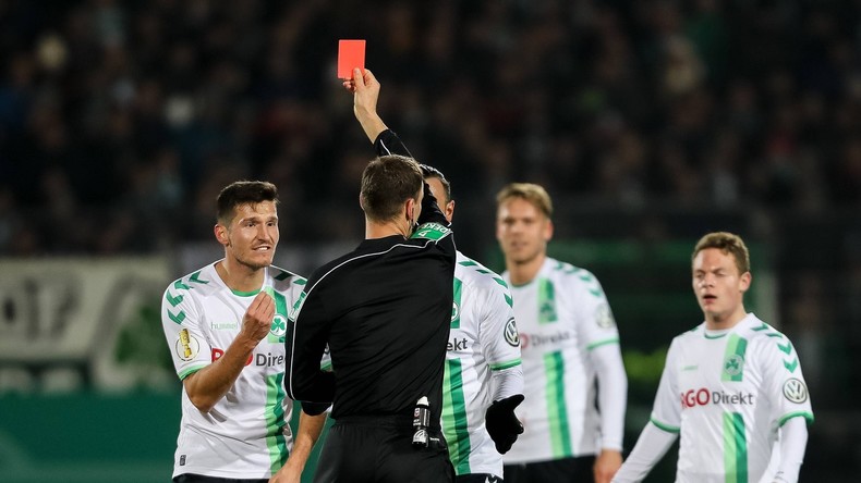 Preis der Karriere: Vier Fußballschiedsrichter in Malawi für fünf Dollar Bestechung disqualifiziert