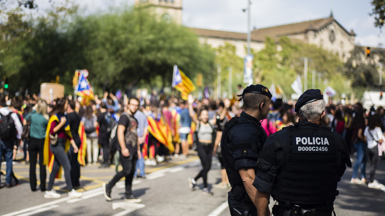 Mit Staatsgewalt gegen die Unabhängigkeit - Spanien ordnet Polizisten für Einsatz an Wahlkabinen ab