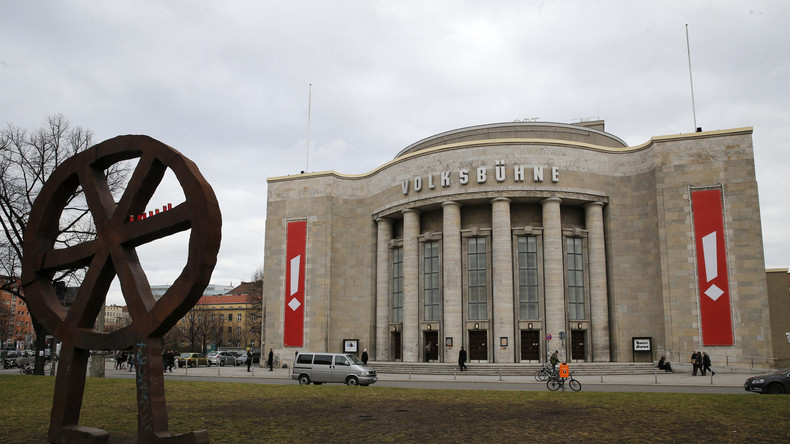 In Rom preiswürdig, in Berlin nicht: Volksbühnen-Intendant Chris Dercon und Theaterbesetzungen