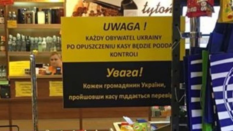 Ladenbesitzer in Polen lässt alle Ukrainer nach gestohlenen Waren durchsuchen