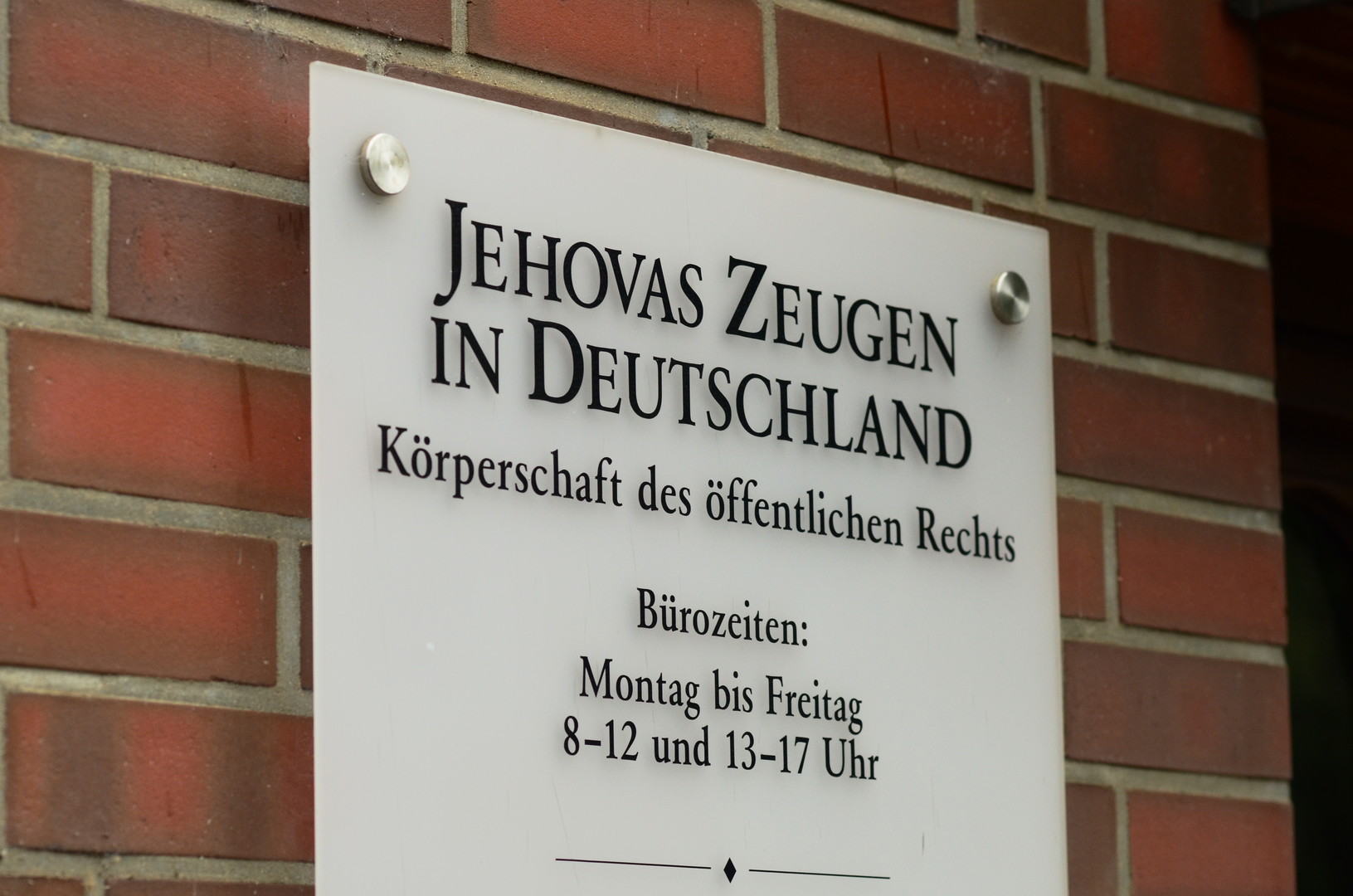 RT Spezial: Seltener Einblick in die Welt der Zeugen Jehovas - Freiheit, Missbrauch und Verbote