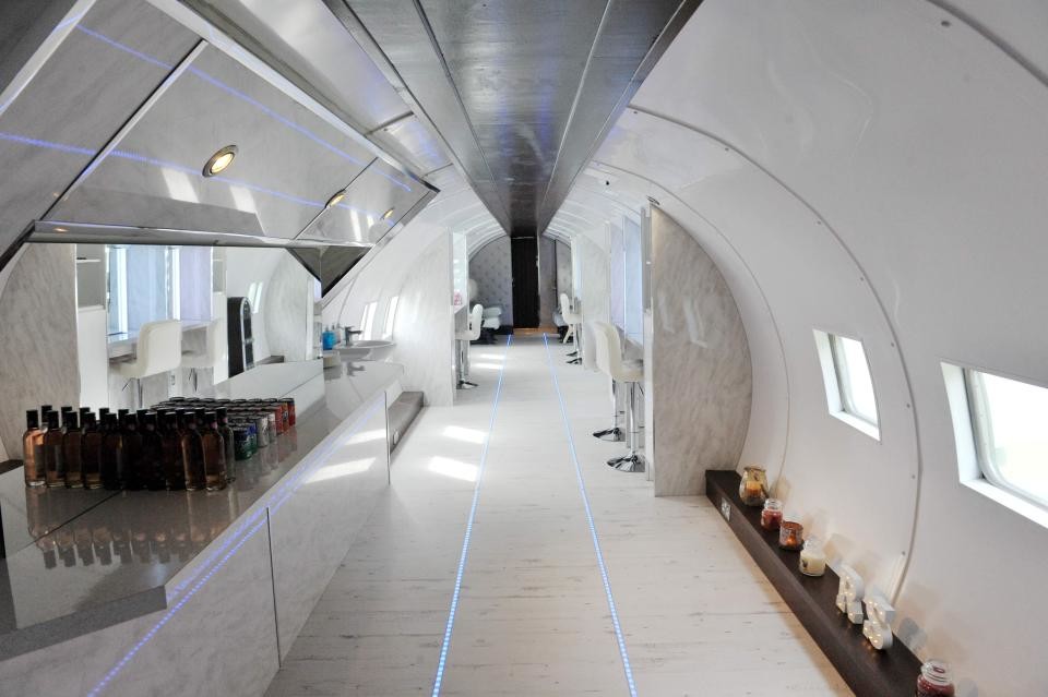 United Hairlines: Schottin öffnet Schönheitssalon in Vintage-Flugzeug