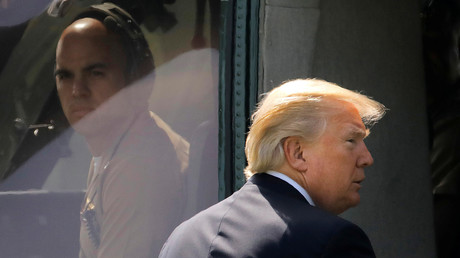 Der amerikanische Präsident Donald Trump steigt in einen Hubschrauber auf dem Weg ins Weiße Haus, Springfield, Missouri, 30. August 2017.