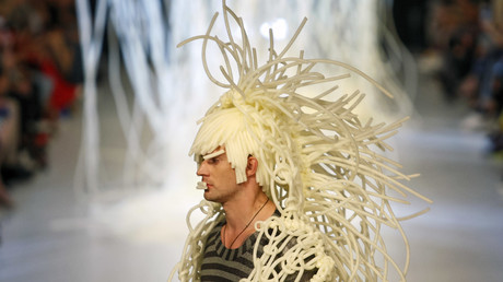 Goldener Bart und Makkaroni-Frisuren: Ukrainische Fashion Week endet in Kiew