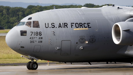 Ein C-17-Frachter der amerikanischen Luftwaffe auf dem Stützpunkt Ramstein, Juni, 2015. 
