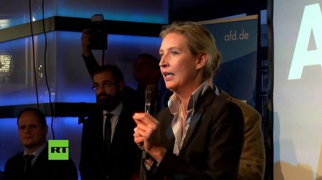 Jubel bei der AfD nach Einzug in den Bundestag: Jetzt Untersuchungsausschuss zur Flüchtlingskrise