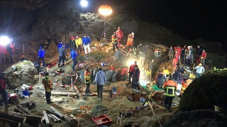 Rettungsaktion in Alpen: 100 Menschen kämpfen 13 Stunden lang um Zweijährige in Felsspalte