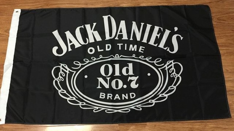 Sei wachsam, versteckte "Terroristen" überall: Jack Daniel's Logo mit IS-Flagge verwechselt