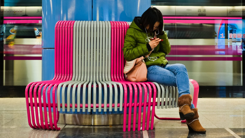 Chinesin spielt nonstop mit Handy und erblindet